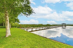 Dock + Screened Porch: Lake Istokpoga Retreat