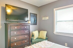 Walk to Beach: Family Getaway By San Luis Pass!