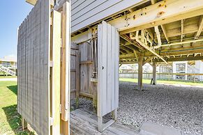 Walk to Beach: Family Getaway By San Luis Pass!