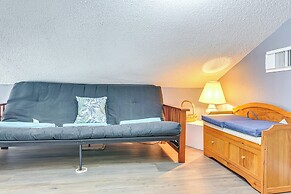 Walk to Beach: Family Getaway By San Luis Pass!