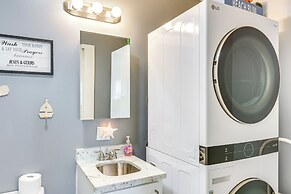 Walk to Beach: Family Getaway By San Luis Pass!