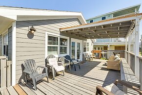 Walk to Beach: Family Getaway By San Luis Pass!