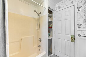 Walkable Beach Retreat on Chesapeake Bay!