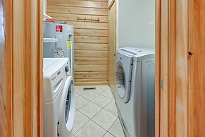 Game Room, Hot Tub & Decks: Scenic Franklin Cabin