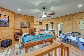 Game Room, Hot Tub & Decks: Scenic Franklin Cabin