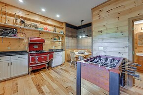 Game Room, Hot Tub & Decks: Scenic Franklin Cabin