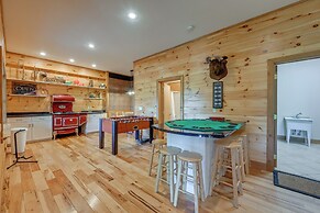 Game Room, Hot Tub & Decks: Scenic Franklin Cabin