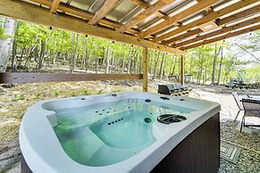 2 Mi to Main Street: Cabin w/ Hot Tub in Monterey!