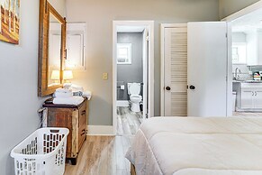 2 Mi to Main Street: Cabin w/ Hot Tub in Monterey!