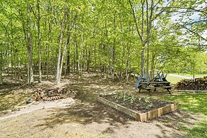 2 Mi to Main Street: Cabin w/ Hot Tub in Monterey!