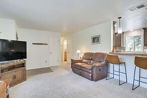 Hike, Boat & More: Cabin w/ Hot Tub in Ahwahnee!