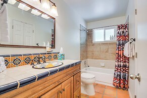 Hike, Boat & More: Cabin w/ Hot Tub in Ahwahnee!