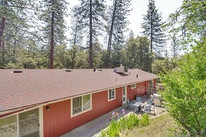 Hike, Boat & More: Cabin w/ Hot Tub in Ahwahnee!