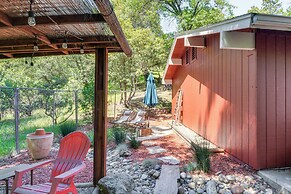 Hike, Boat & More: Cabin w/ Hot Tub in Ahwahnee!