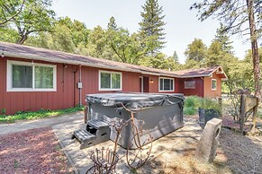 Hike, Boat & More: Cabin w/ Hot Tub in Ahwahnee!