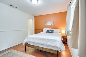 Hike, Boat & More: Cabin w/ Hot Tub in Ahwahnee!