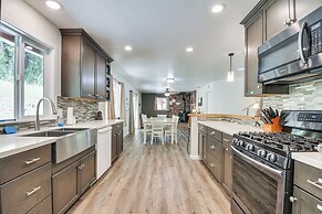 Hike, Boat & More: Cabin w/ Hot Tub in Ahwahnee!