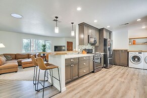 Hike, Boat & More: Cabin w/ Hot Tub in Ahwahnee!