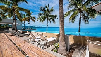 Gorgeous 1BR Condo With Pools Sea Views