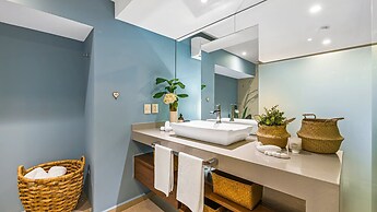 Gorgeous 1BR Condo With Pools Sea Views