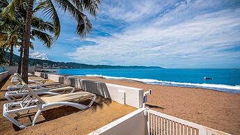 Gorgeous 1BR Condo With Pools Sea Views