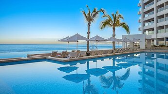 Gorgeous 1BR Condo With Pools Sea Views
