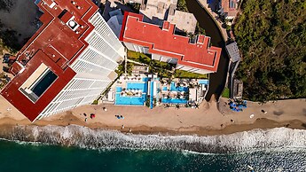 Gorgeous 1BR Condo With Pools Sea Views