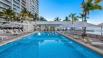 Gorgeous 1BR Condo With Pools Sea Views
