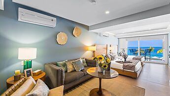 Gorgeous 1BR Condo With Pools Sea Views