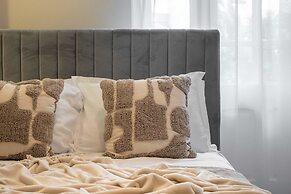 Elegant 3BR Flat Steps From Romanian Athenaeum