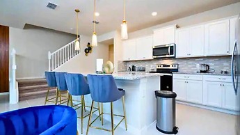 Modern 5BR Townhouse w Private Pool Near Disney