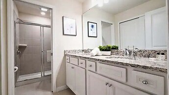 Modern 5BR Townhouse w Private Pool Near Disney