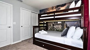 Modern 5BR Townhouse w Private Pool Near Disney