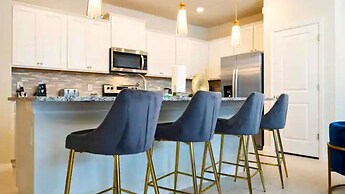Modern 5BR Townhouse w Private Pool Near Disney
