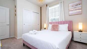 Modern 5BR Townhouse w Private Pool Near Disney