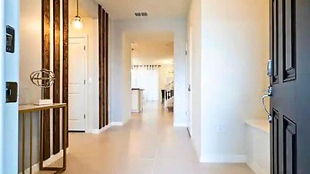 Modern 5BR Townhouse w Private Pool Near Disney