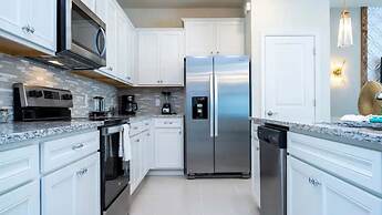 Modern 5BR Townhouse w Private Pool Near Disney