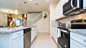Modern 5BR Townhouse w Private Pool Near Disney