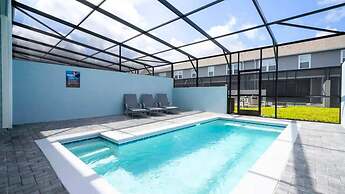 Modern 5BR Townhouse w Private Pool Near Disney