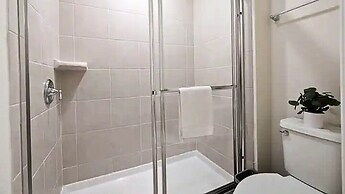 Modern 5BR Townhouse w Private Pool Near Disney