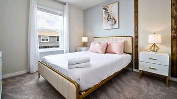 Modern 5BR Townhouse w Private Pool Near Disney