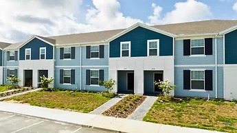 Modern 5BR Townhouse w Private Pool Near Disney
