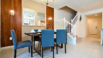 Modern 5BR Townhouse w Private Pool Near Disney