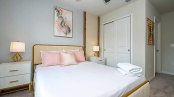 Modern 5BR Townhouse w Private Pool Near Disney