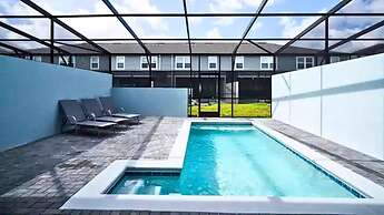 Modern 5BR Townhouse w Private Pool Near Disney