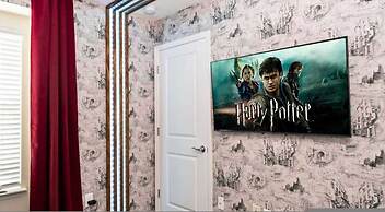 Modern 5BR Townhouse w Private Pool Near Disney