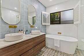 Curlews Nest - Pool BBQ and Beach