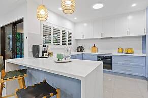 Curlews Nest - Pool BBQ and Beach