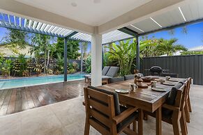 Curlews Nest - Pool BBQ and Beach