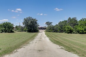 Hunt, Fish, Unwind: Countryside Escape in Texas!